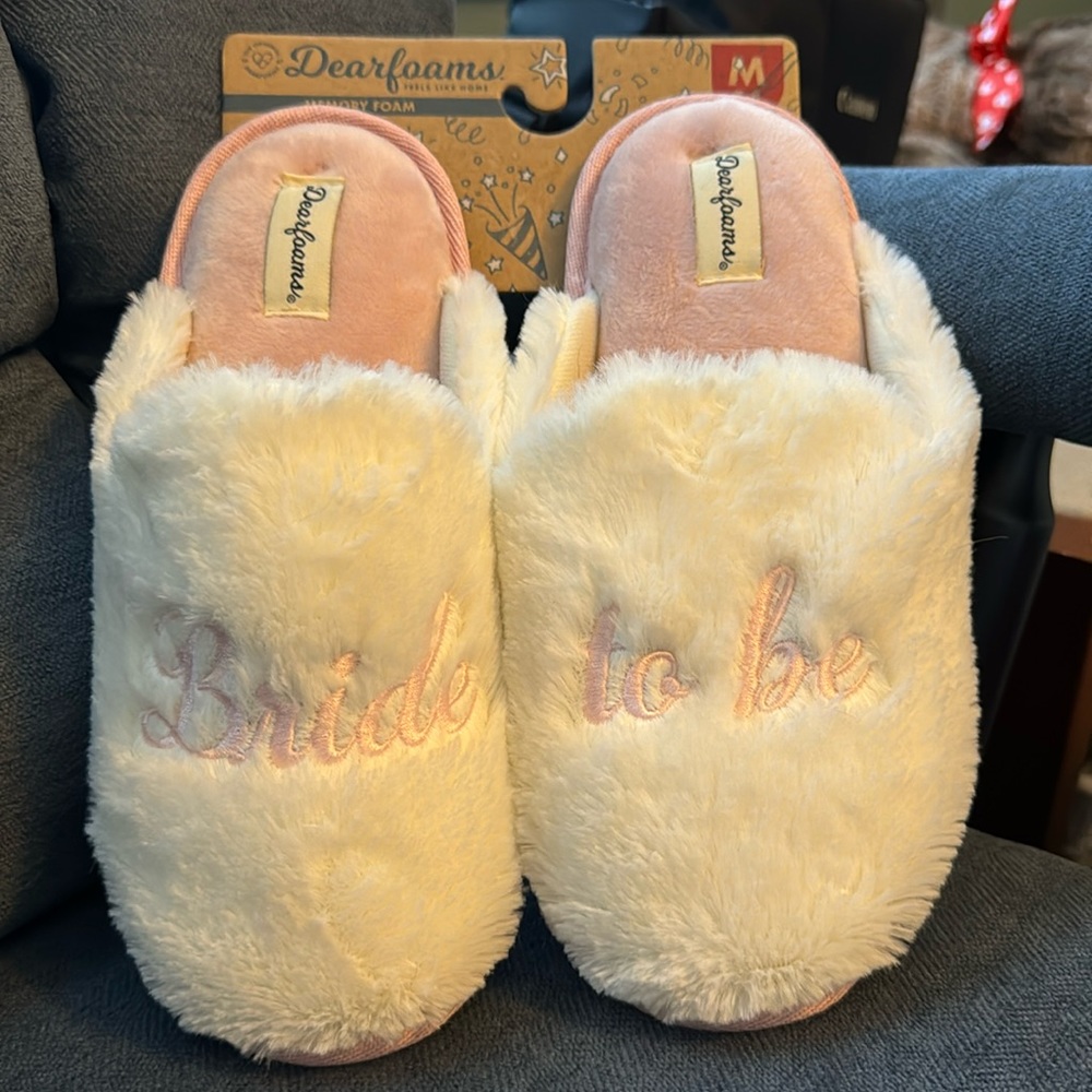 BRAND NEW WITH TAGS - Dearfoam BRIDE TO BE slippers